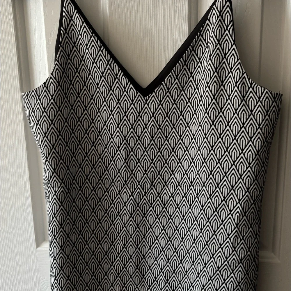 Express Black and White Geometric Camisole - Picture 4 of 4